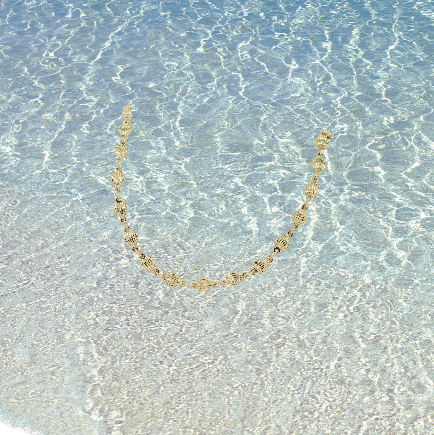 Corazon dorado necklace